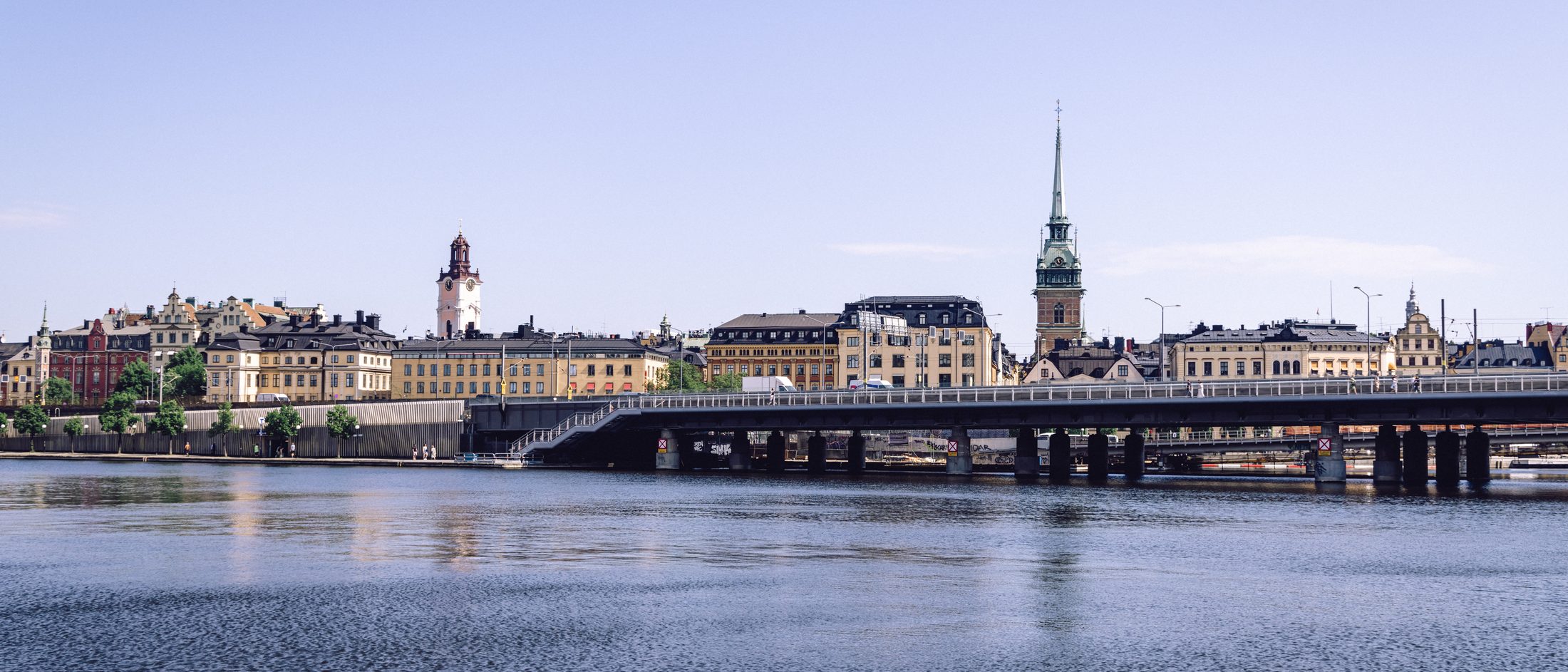 Portrait by the water in Stockholm, city hall in the background